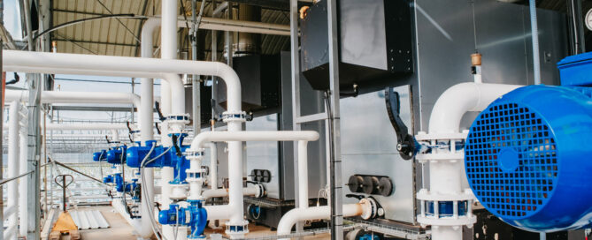 Novagric implementó un proyecto en Portugal con calderas de biomasa no contaminantes para el cultivo de tomate, utilizando huesos de aceituna como fuente de energía.